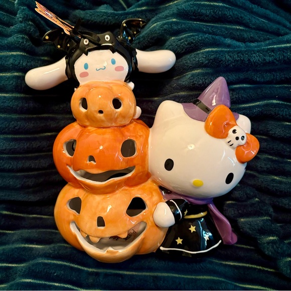 Sold. Hello Kitty 2025 Halloween tea light holder - Picture 1 of 3